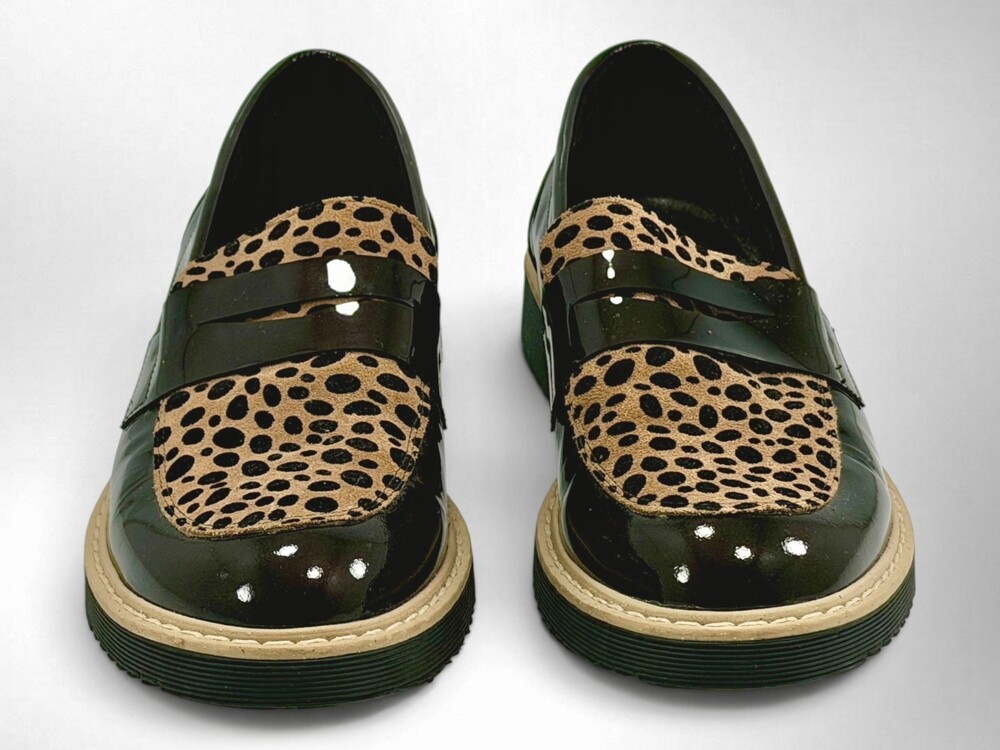 Clarys Spain Women's 38 Cheetah Haircalf Black Patent Platform Loafers NWOB